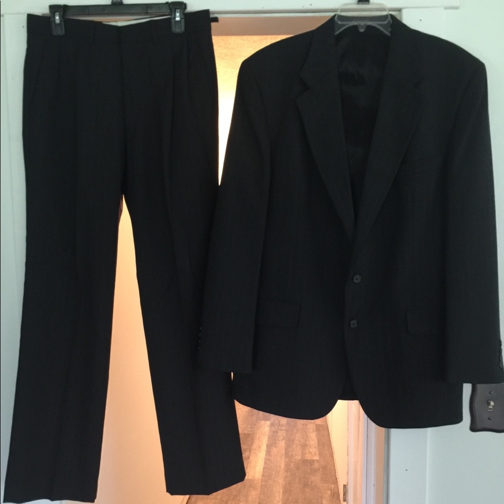 Men’s Barrington suit.